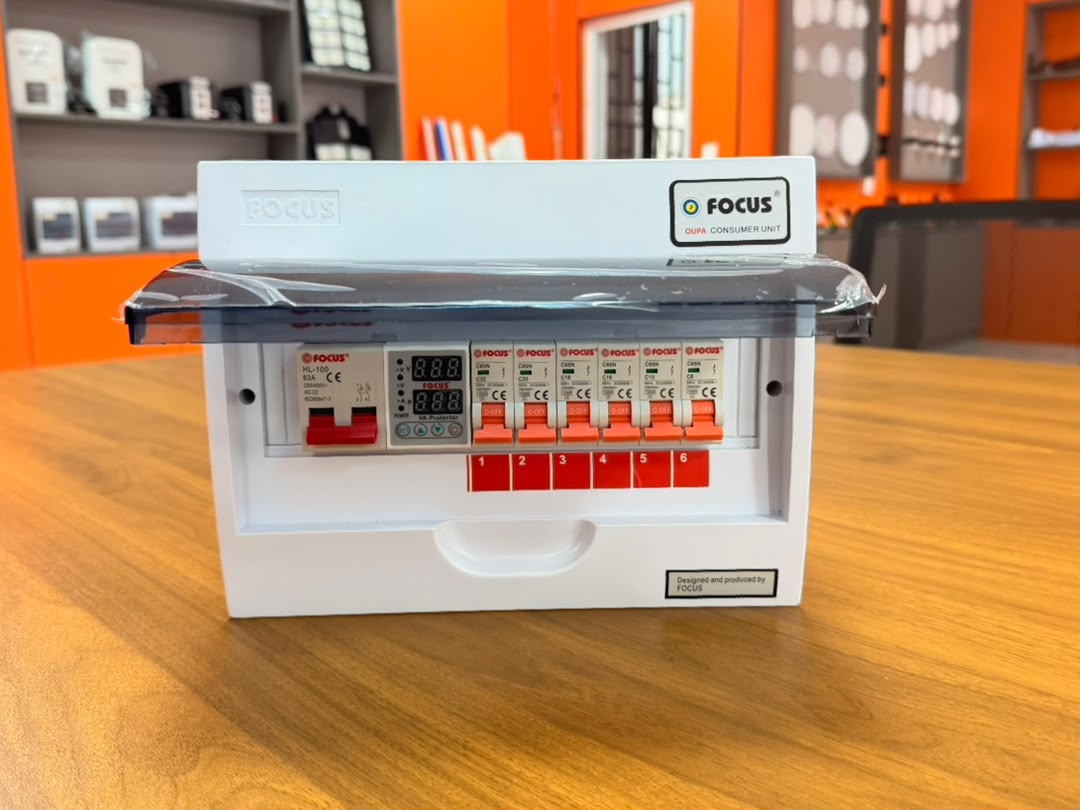 DISTRIBUTION BOX WITH VOLTAGE REGULATOR